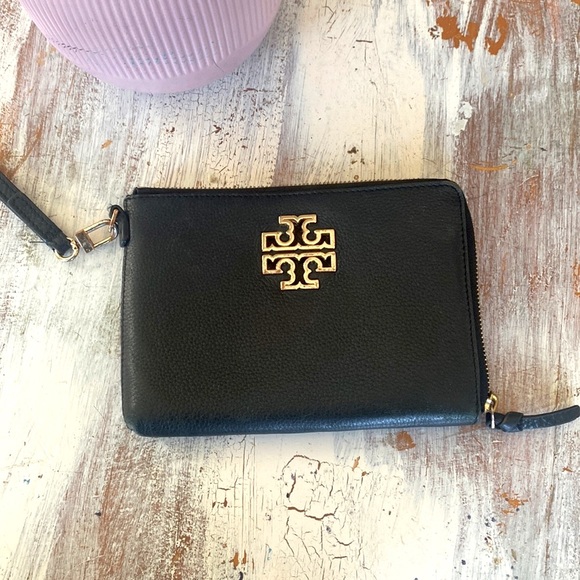 Tory Burch Bags Tory Burch Britten Large Zip Blackgold Wristlet